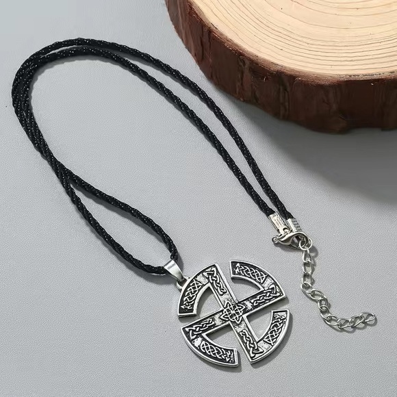 Super Celtic Style Necklace 🔥 - Picture 7 of 9